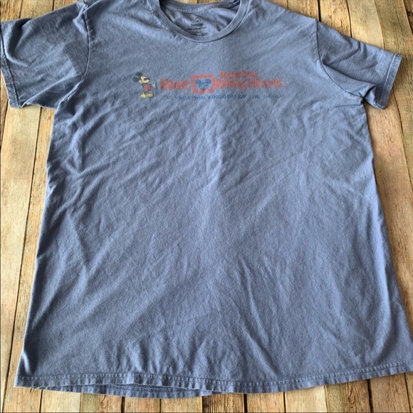 Disneyland men’s short sleeve Crewneck tee shirt - Picture 1 of 6